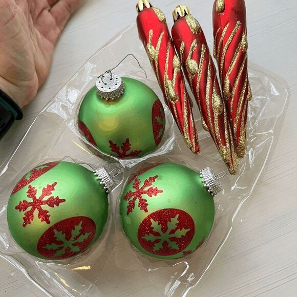 Vintage Green & Red Glass Ornaments Set of 6 Glittered Snowflake & Icicle - Picture 5 of 5